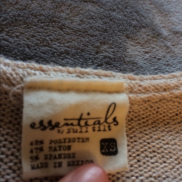 Cute sweater - Picture 2 of 4